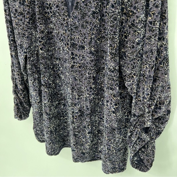 Snoskins Velvet Embossed Long Sleeve Tab Sleeves Burnout V‎ Neck Blouse Shirt - Picture 3 of 10